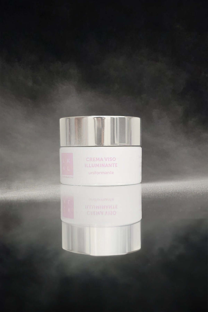 CREMA ILLUMINANTE UNIFORMANTE